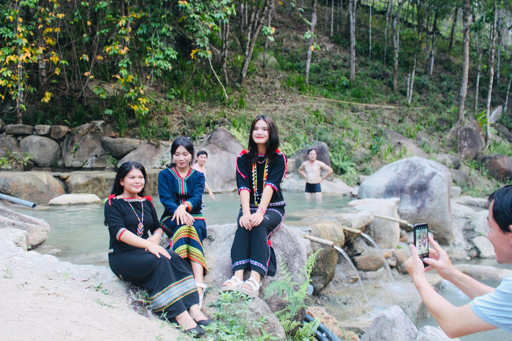 Huyền thoại suối khoáng nóng Daana giữa rừng xanh Đam Rông (Lâm Đồng)