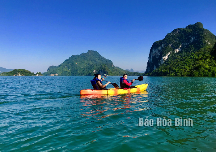 Hòa Bình: Trải nghiệm du lịch nghỉ dưỡng sinh thái trên vùng lòng hồ Mai Châu