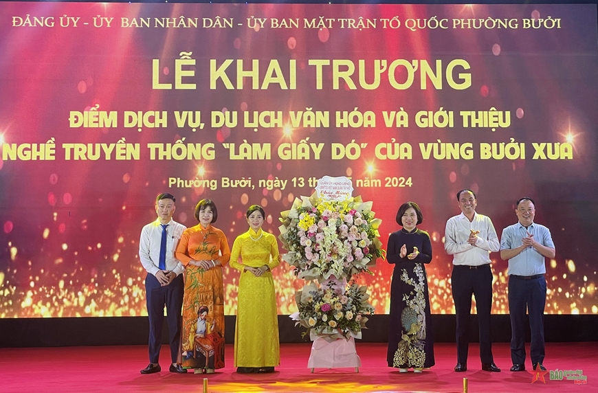 Quận Tây Hồ, TP Hà Nội: Khai trương Điểm dịch vụ, du lịch văn hóa và giới thiệu nghề truyền thống “Làm giấy Dó”