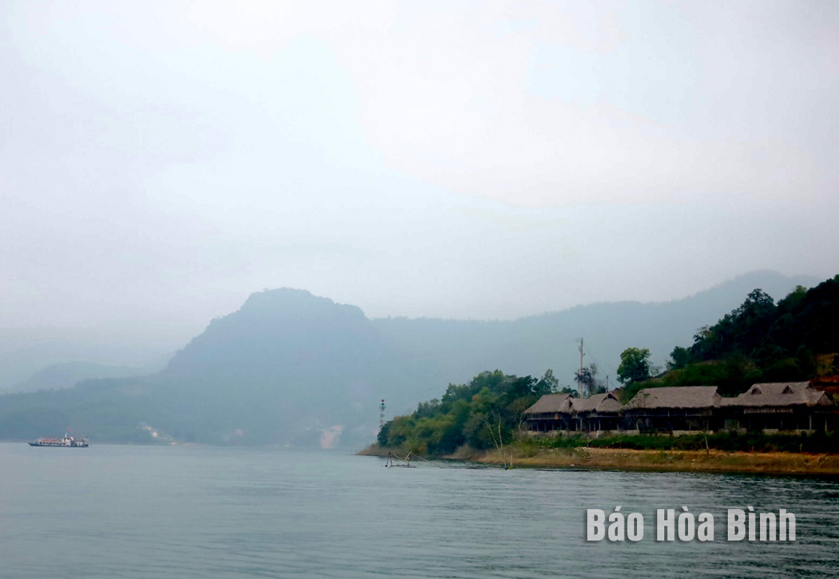 Hòa Bình: Xây dựng các điểm đến thu hút du khách trên vùng hồ Đà Bắc