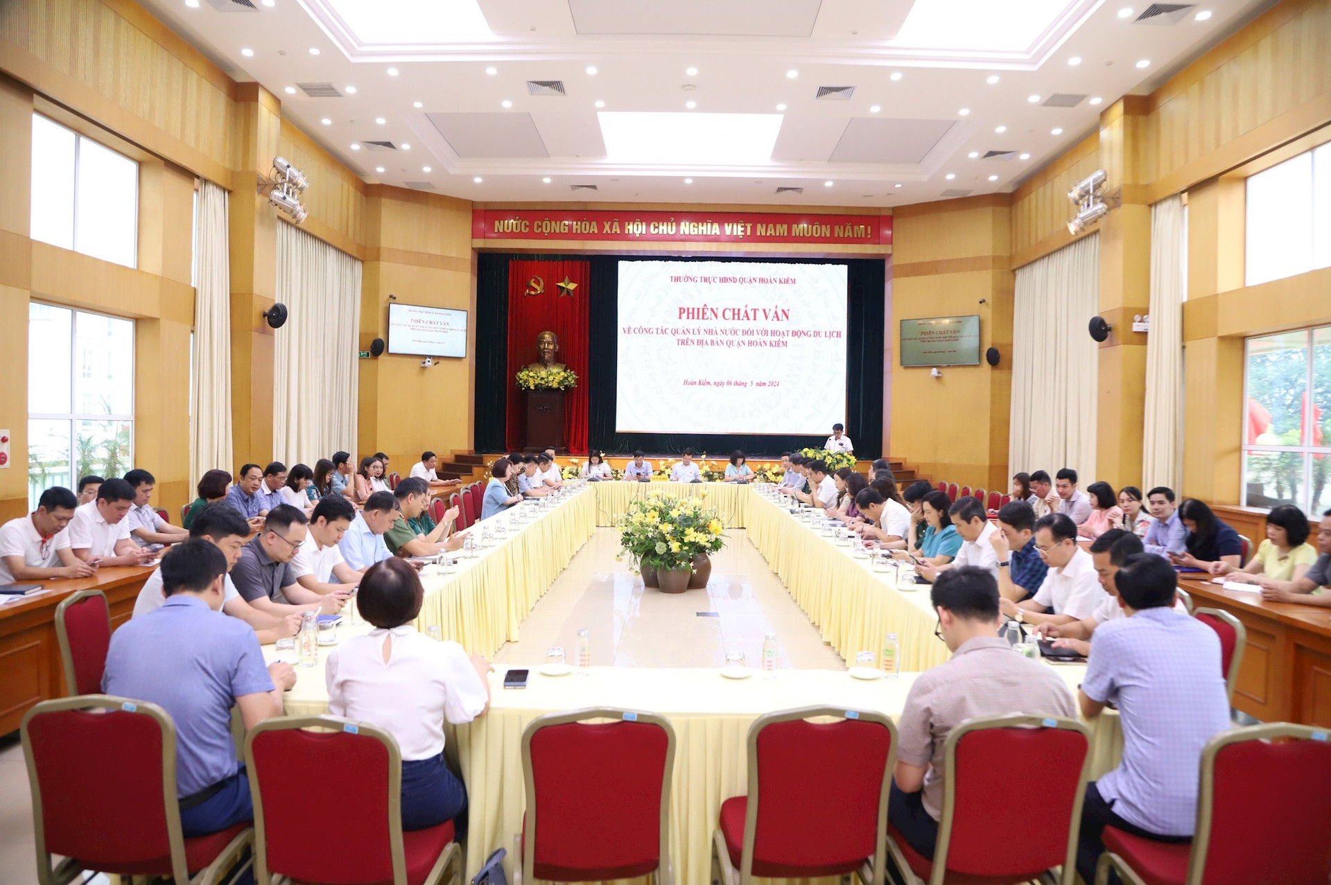 Quận Hoàn Kiếm (Hà Nội): Bàn giải pháp khắc phục tình trạng chèo kéo khách du lịch